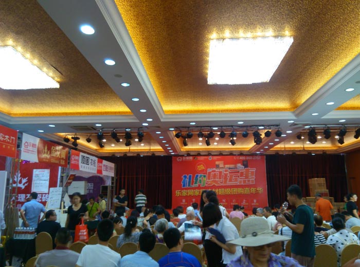网信快3瓷砖亮相平顶山品牌家居建材团购嘉年华，优惠停不下来！
