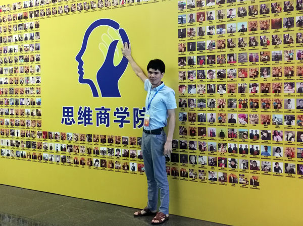 如今，80后已经成长为壮年，逐步成为各个岗位的沉要掌管人，因生涯的洗礼变得理性而不再激昂。“80后”，他们青春洋溢，在各个岗位上都冲在最前列。“80后”独具个性和魅力，已然成为各行各业主力军代表人物。作为80后典型的创业成功代表陶瓷一线品牌 网信快3瓷砖 龙川总代理吴金星与他的销售团队就是其中之一。