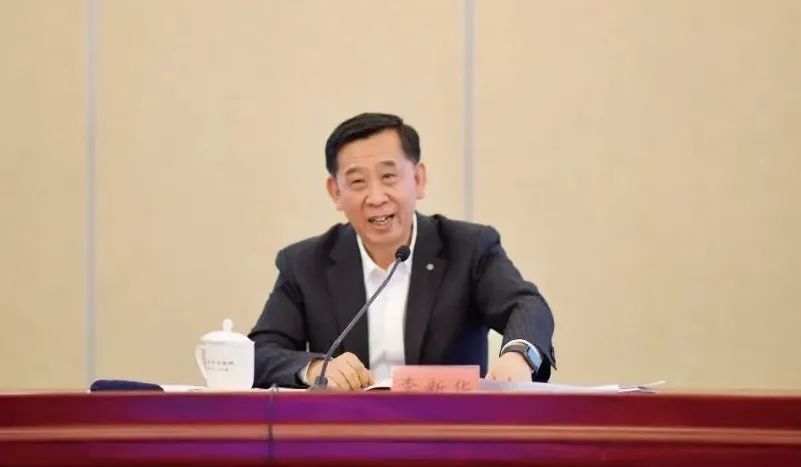 		李新华到集团第十四期中青班座谈交流：学习贯彻党的二十大精神，，，建设天下一流企业_员工关爱_优德88集团有限公司	