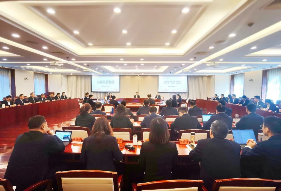 		李新华到集团第十四期中青班座谈交流：学习贯彻党的二十大精神，，，建设天下一流企业_员工关爱_优德88集团有限公司	