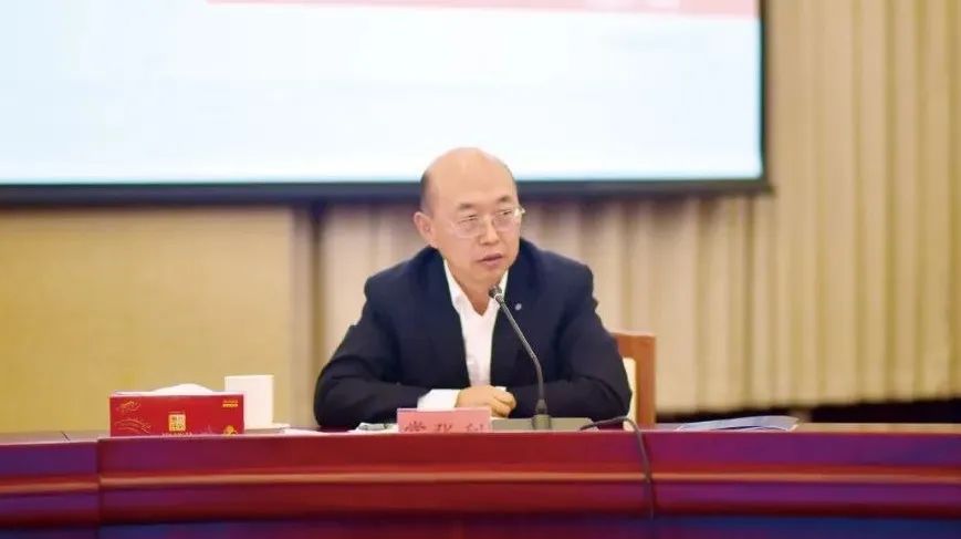		李新华到集团第十四期中青班座谈交流：学习贯彻党的二十大精神，，，建设天下一流企业_员工关爱_优德88集团有限公司	