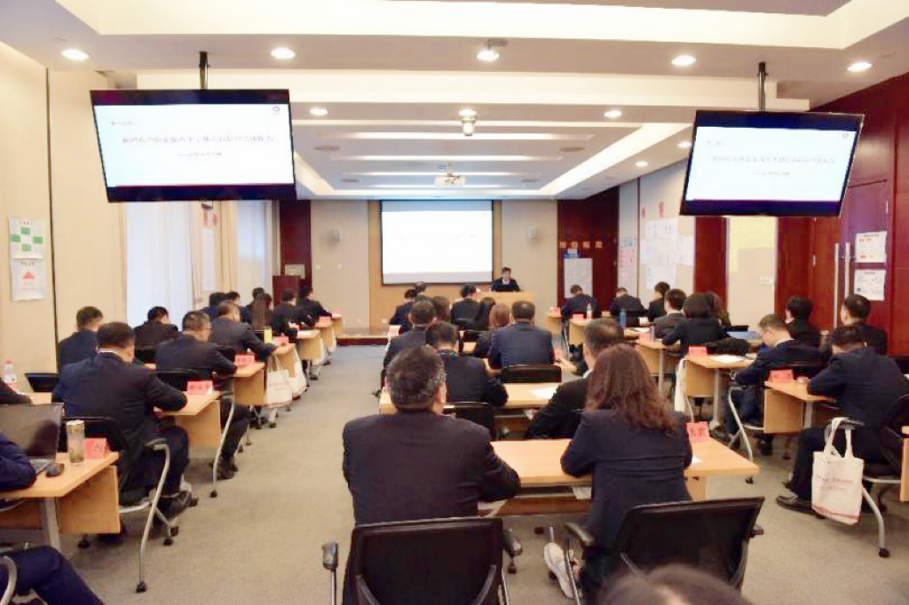 		杨杰为集团第十四期中青班授课_员工关爱_优德88集团有限公司	