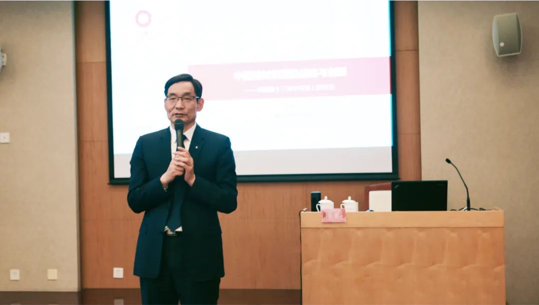 		周育先与中央党校（国家行政学院）副校长（副院长）甄占民举行谈判并为集团第十三期中青班授课_员工关爱_优德88集团有限公司	