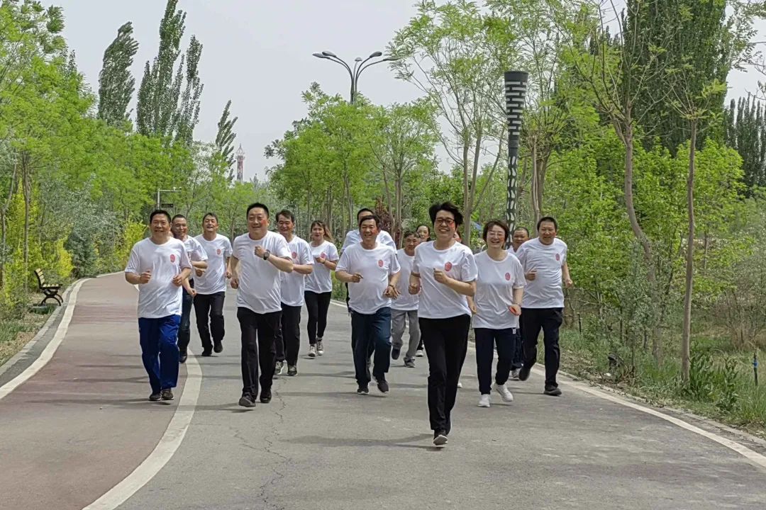 		漂亮中国⑤丨优德88集团“漂亮中国行动月”（新疆阿克苏站）运动顺遂举行_员工关爱_优德88集团有限公司	