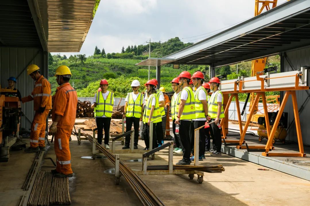 		漂亮中国?丨优德88集团“漂亮中国行动月”（贵州都匀站）运动顺遂举行_员工关爱_优德88集团有限公司	