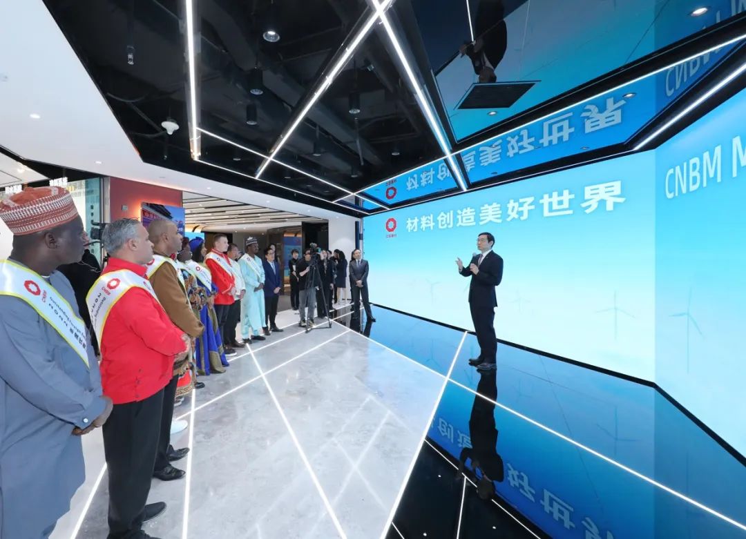 		周育先亲热会见2022年度中材建设十大优异外籍员工_员工关爱_优德88集团有限公司	