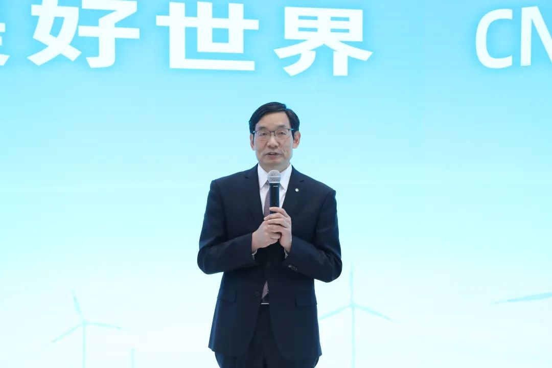 		周育先亲热会见2022年度中材建设十大优异外籍员工_国际交流_优德88集团有限公司	