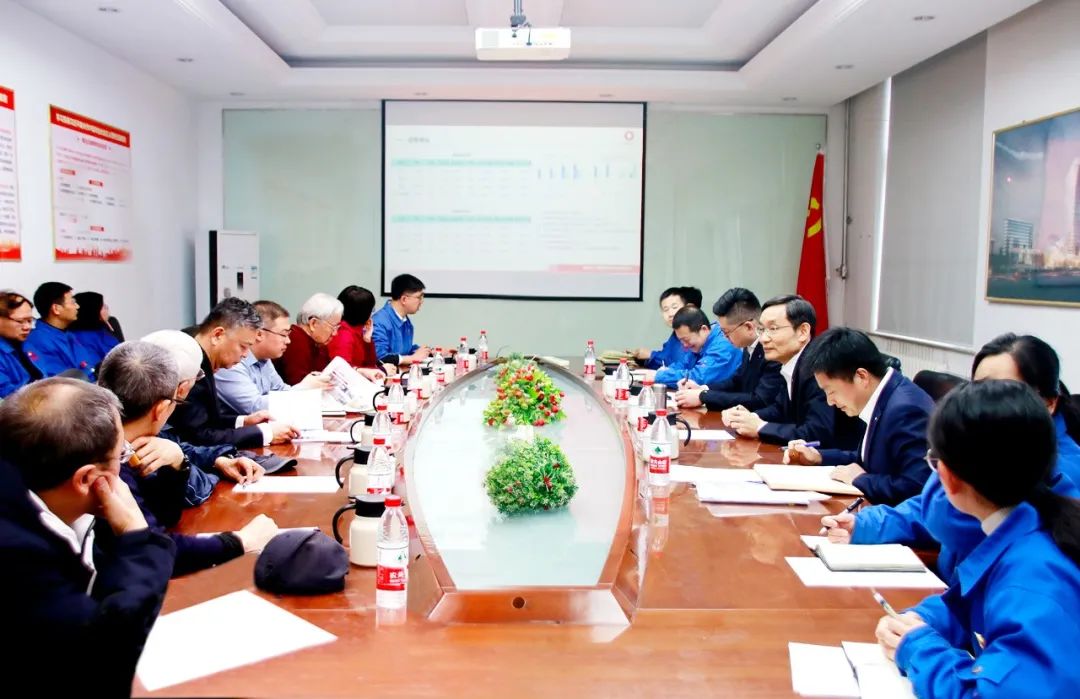 		周育先赴晶体院开展调研慰问_员工关爱_优德88集团有限公司	