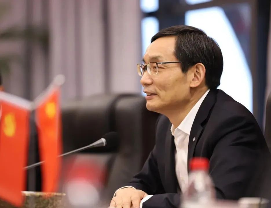 		周育先受邀出席2020年央企助力贵州生长大会并调研部分在黔企业_优德88要闻_优德88集团有限公司	