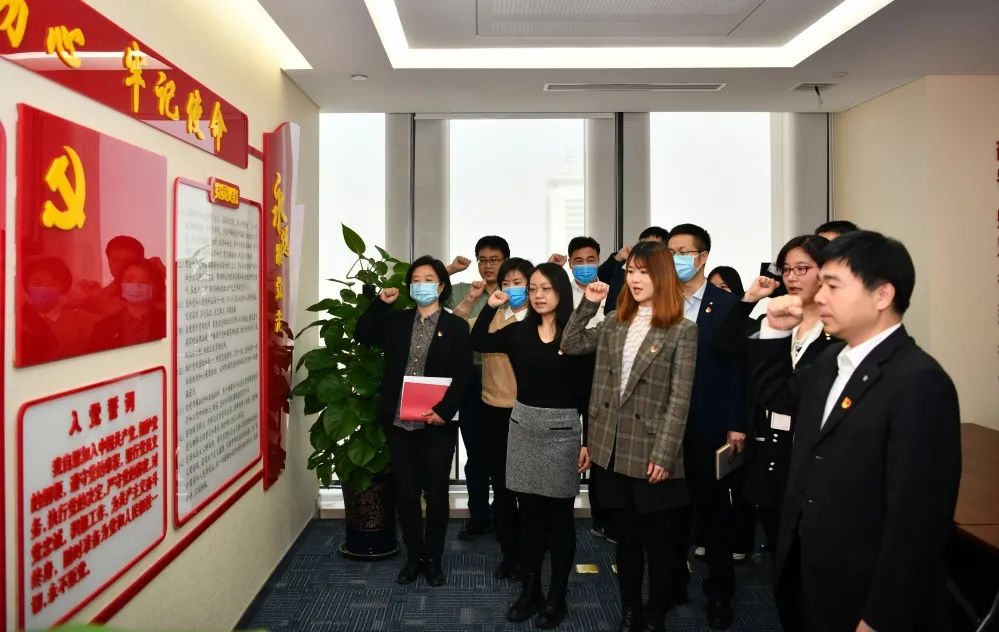 		中国复材第一党支部开展学习党的十九届六中全会聚会精神专题学习会_十九届六中全会_优德88集团有限公司	