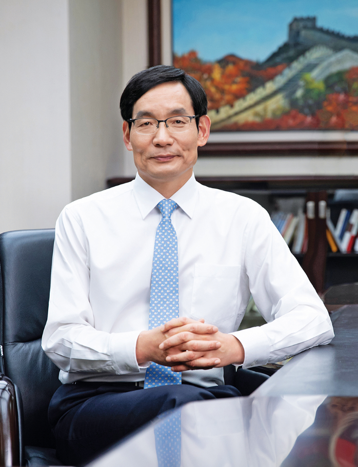 		优德88杂志专访 | 周育先：开启质料工业投资集团新征途_责任动态_优德88集团有限公司	