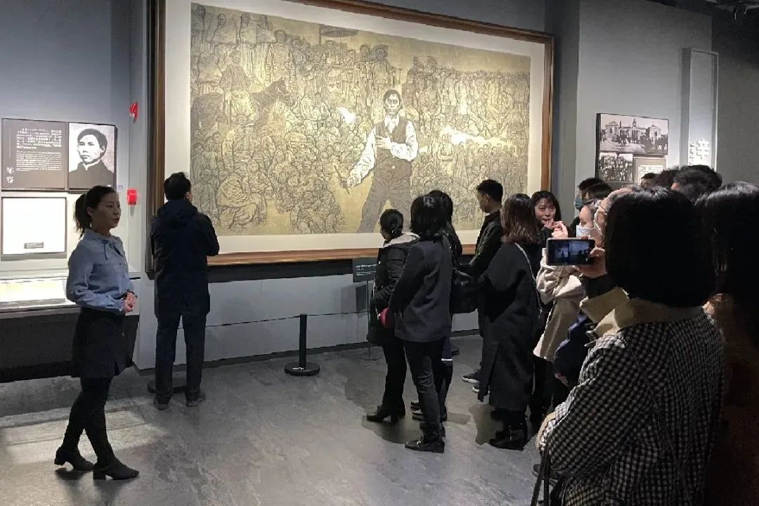 		优德88工程集团开展“祭祀英烈 重温党史”主题运动_学习动态_优德88集团有限公司	