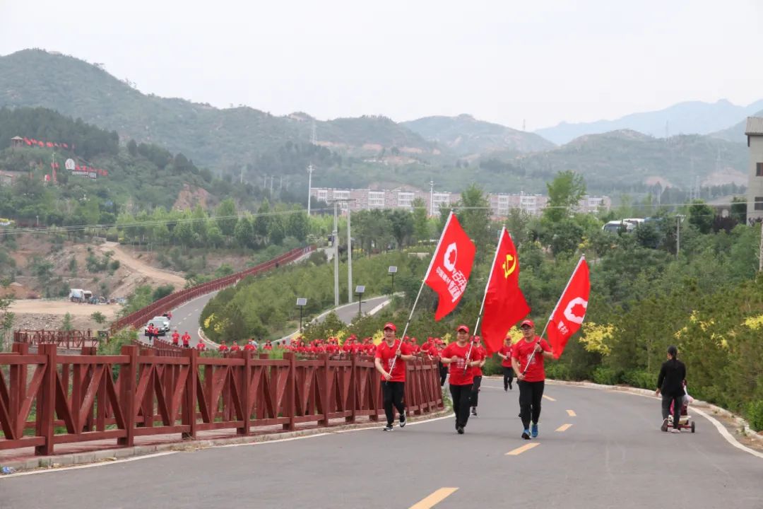 		党旗百年红，，，，，让我们追随媒体脚步“随机”走访企业 | 附视频_要闻_优德88集团有限公司	