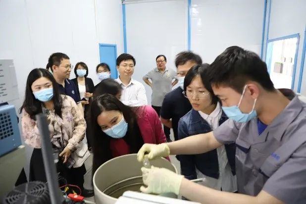 		党旗百年红，，，，，让我们追随媒体脚步“随机”走访企业 | 附视频_要闻_优德88集团有限公司	