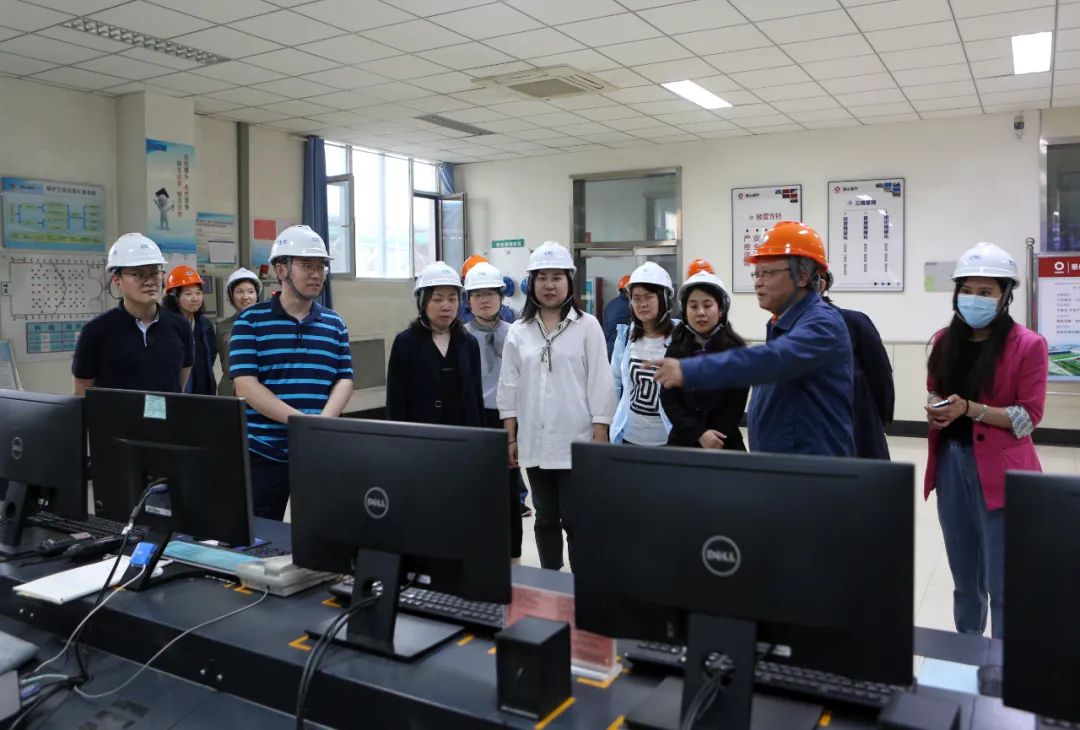 		党旗百年红，，，，，让我们追随媒体脚步“随机”走访企业 | 附视频_要闻_优德88集团有限公司	