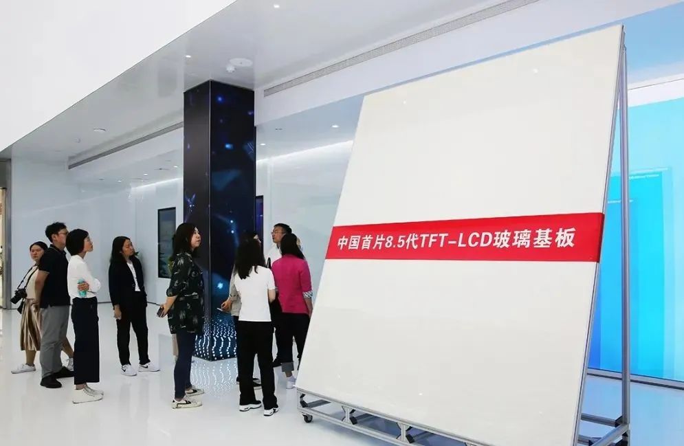 		党旗百年红，，，，，让我们追随媒体脚步“随机”走访企业 | 附视频_要闻_优德88集团有限公司	