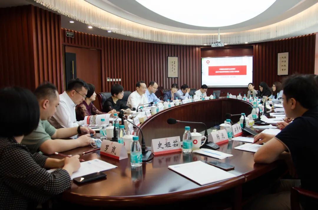 		党旗百年红，，，，，让我们追随媒体脚步“随机”走访企业 | 附视频_要闻_优德88集团有限公司	