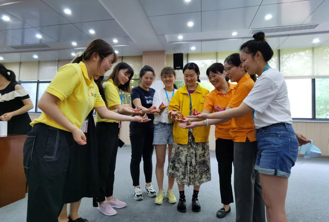 		端午安康 | “粽”有团圆意，，，建材一家亲！_责任与文化_优德88集团有限公司	