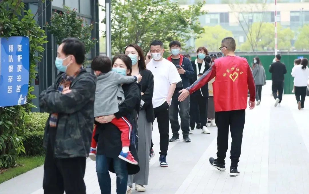 		最美抗疫自愿者 | 北新建材高华军：“五一”劳动节做防疫自愿者_人物_优德88集团有限公司	