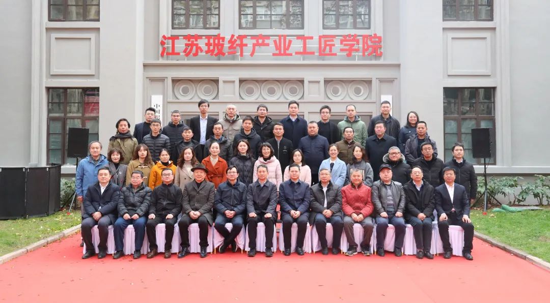 		决战四序度 | 六家企业获评智能制造树模工厂和优异场景、槐坎南方成为天下首家两化融合AAA级水泥企业……_企业动态_优德88集团有限公司	