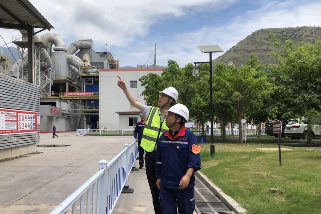 		决战四序度│西南水泥：“党建向导员制”的刷新立异之路_企业动态_优德88集团有限公司	