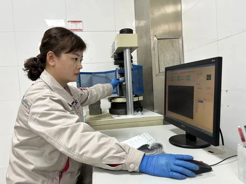 		新春责任篇 | 春节我在岗，，，，“建”守度佳节_责任与文化_优德88集团有限公司	