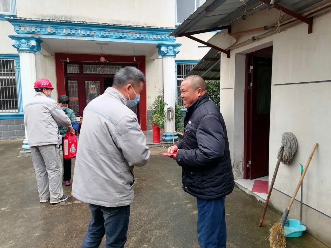 		新春温暖篇 | 走下层，，，，，，暖人心，，，，，，浓浓关爱显真情_责任与文化_优德88集团有限公司	