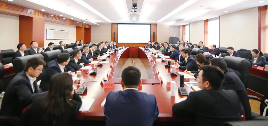 		李新华到集团第十五期中青班开展座谈交流_优德88要闻_优德88集团有限公司	