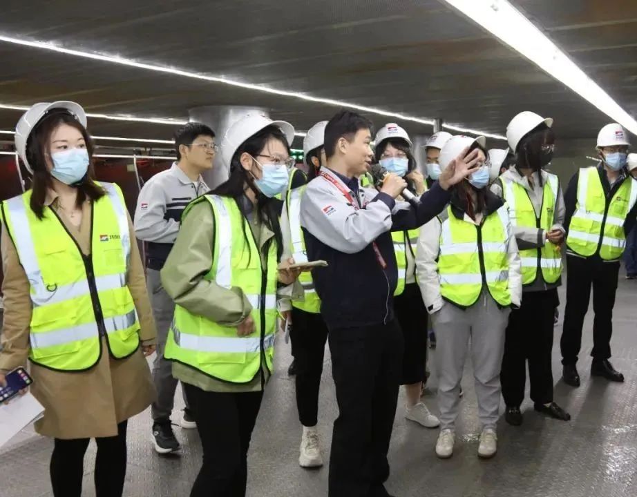 		“走进新国企·刷新赋能新生长”采访运动走进中国巨石_媒体报道_优德88集团有限公司	