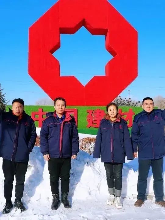 		不畏寒风暖一冬~“优德88牌”工装穿起来！_责任与文化_优德88集团有限公司	