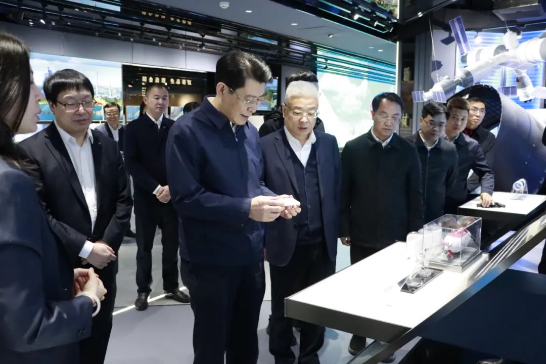		李新华会见萍乡市委书记刘烁一行_优德88要闻_优德88集团有限公司	