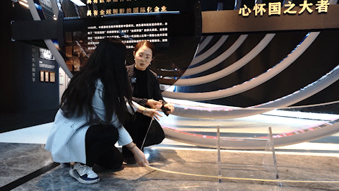 		质料江湖科普直播课~吸引千所小学的师生与400多万网友寓目！_企业动态_优德88集团有限公司	