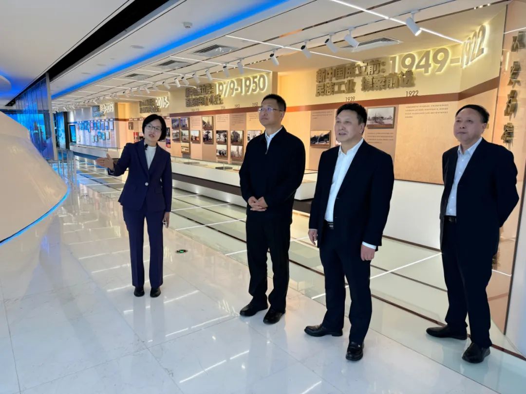 		周育先会见湖南省委常委、岳阳市委书记谢卫江一行_优德88要闻_优德88集团有限公司	