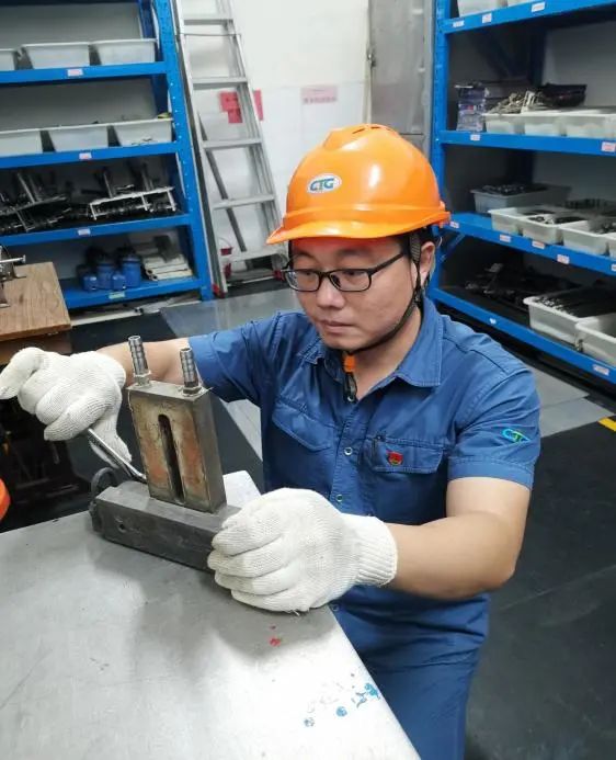 		点赞 | 我们5名职工荣获2024年度天下机械冶金建材行业“最美职工”称呼_企业动态_优德88集团有限公司	