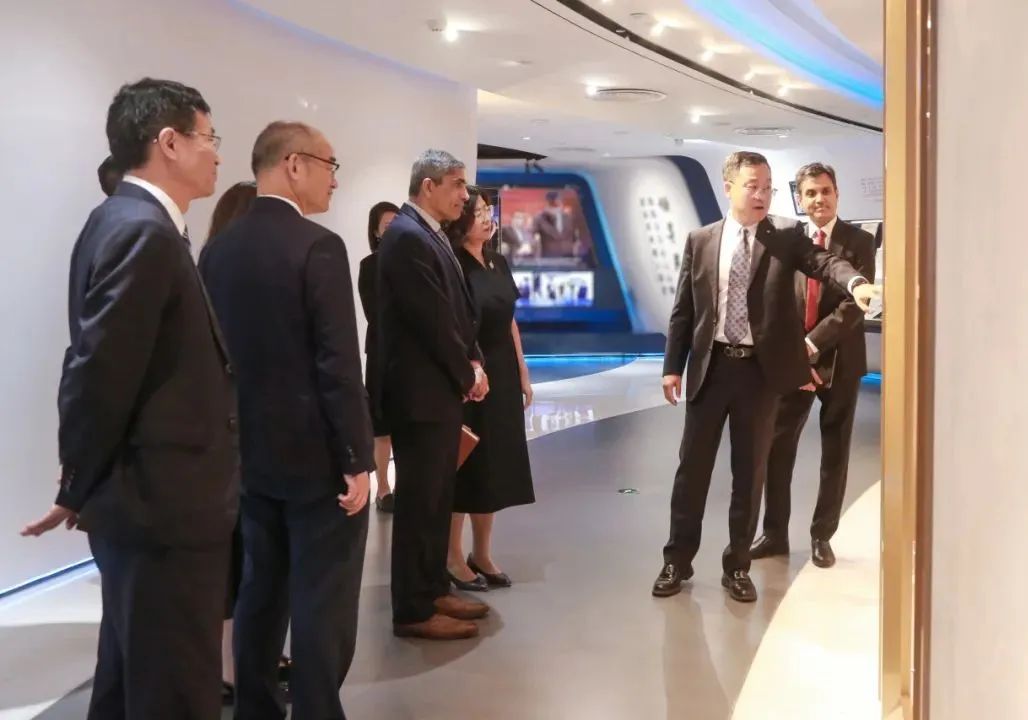 		周育先会见霍尼韦尔全球董事长兼首席执行官柯伟茂一行_优德88要闻_优德88集团有限公司	