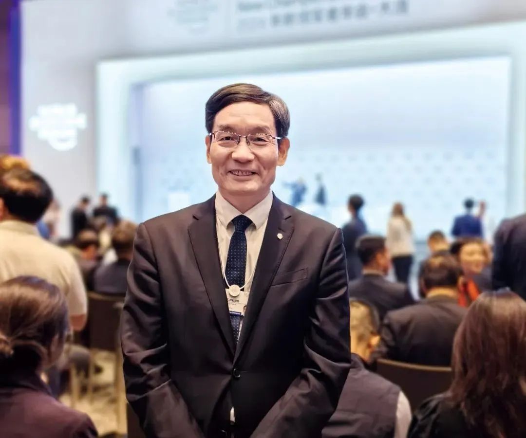 		周育先受邀出席2024年夏日达沃斯论坛_优德88要闻_优德88集团有限公司	