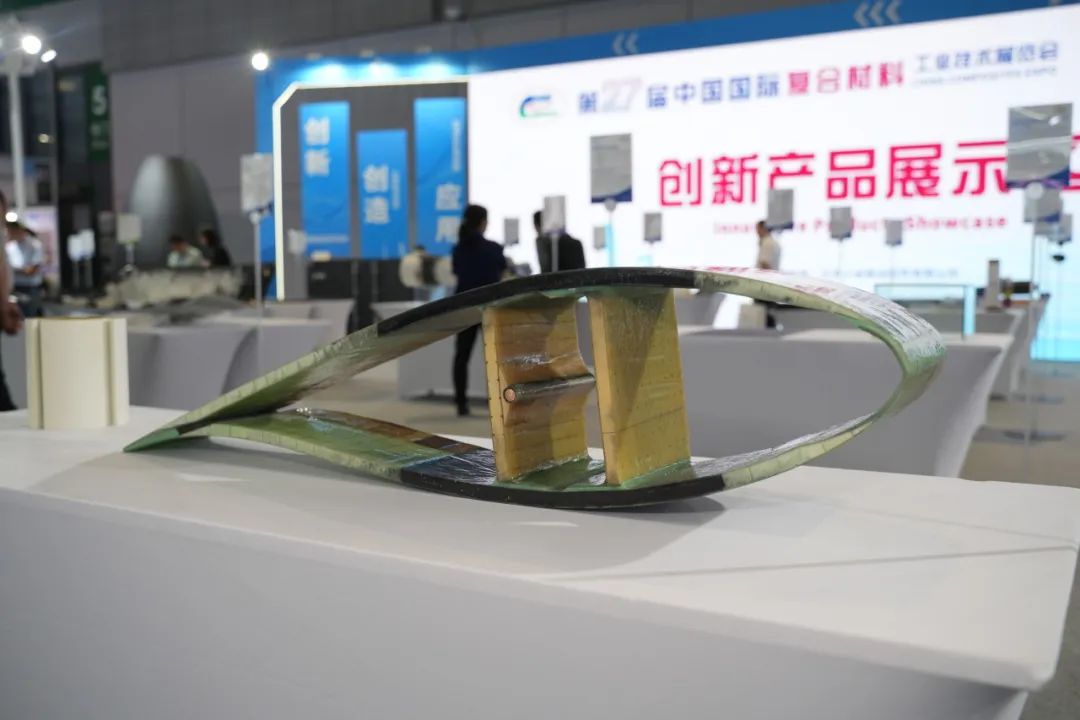 		李新华出席第27届中国国际复材展，，优德88集团多家企业精彩亮相_优德88要闻_优德88集团有限公司	