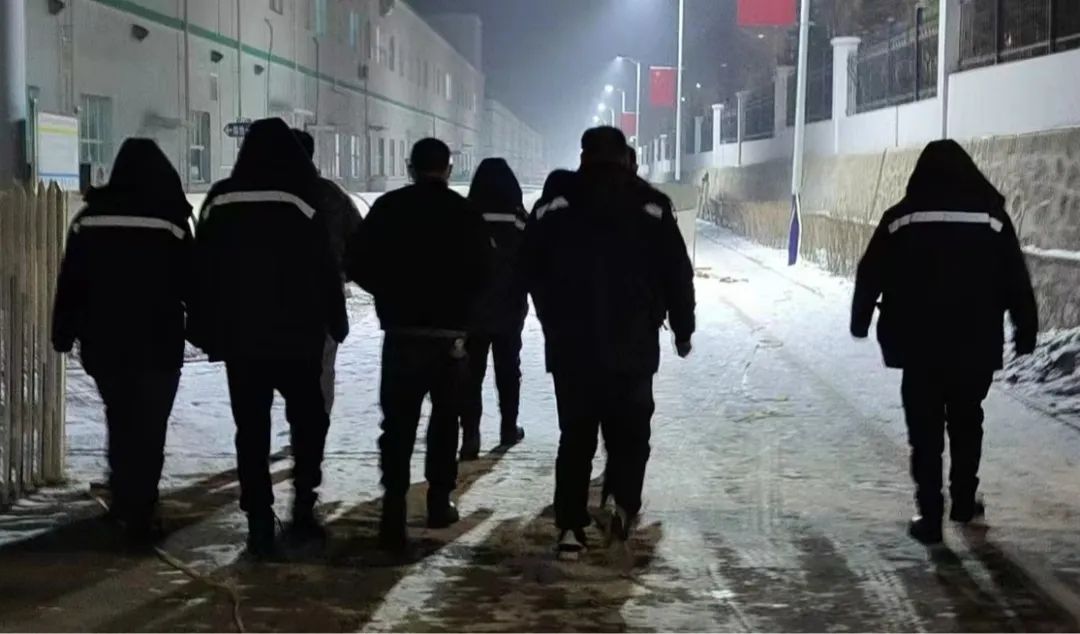 		 出彩建材人 | 忘不了在高原雪夜，，，，我们并肩偕行~ _人物_优德88集团有限公司	
