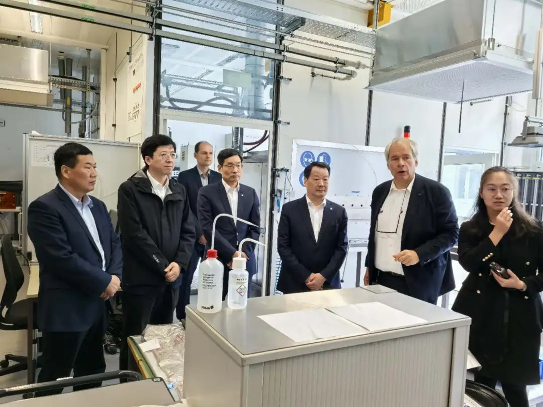 		 周育先率团出访推进国际交流相助 _优德88要闻_优德88集团有限公司	