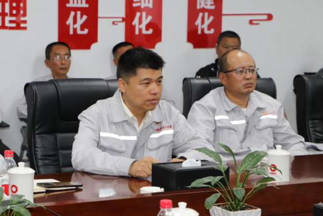 		 中央企业劳动模范 | 在生长石墨新质料工业的蹊径上奋力奔驰——黑龙江石墨副总司理胡锐 _人物_优德88集团有限公司	
