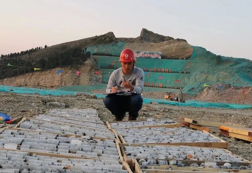 		 中央企业劳动模范 | 不负热爱扎根地勘一线 ——地勘中心山东总队主任工程师高继辉 _人物_优德88集团有限公司	