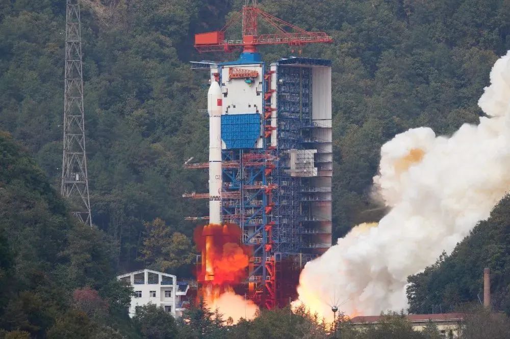 		 重大突破！天下首片8.6代OLED玻璃基板乐成下线、新质料助力高精度通讯 _企业动态_优德88集团有限公司	
