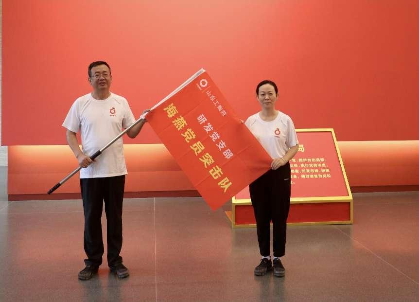 		科研一线 | 山东工陶院李伶：向“卡脖子”亮剑的陶瓷“女杰”_人物_优德88集团有限公司	